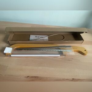 NWT Earthy Bliss Co. Breadly Bread Bow Knife In Box | wood handle, extra blades